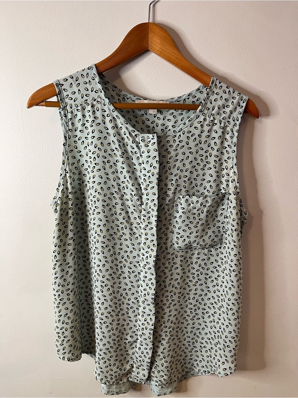 Loft Sleeveless Pale Blue Mint Leaf Pattern Blouse With Placket